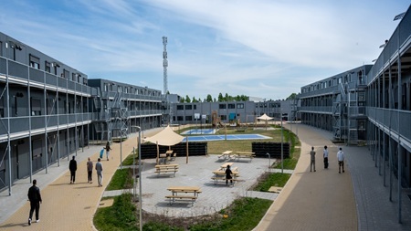 AZC binnenplein