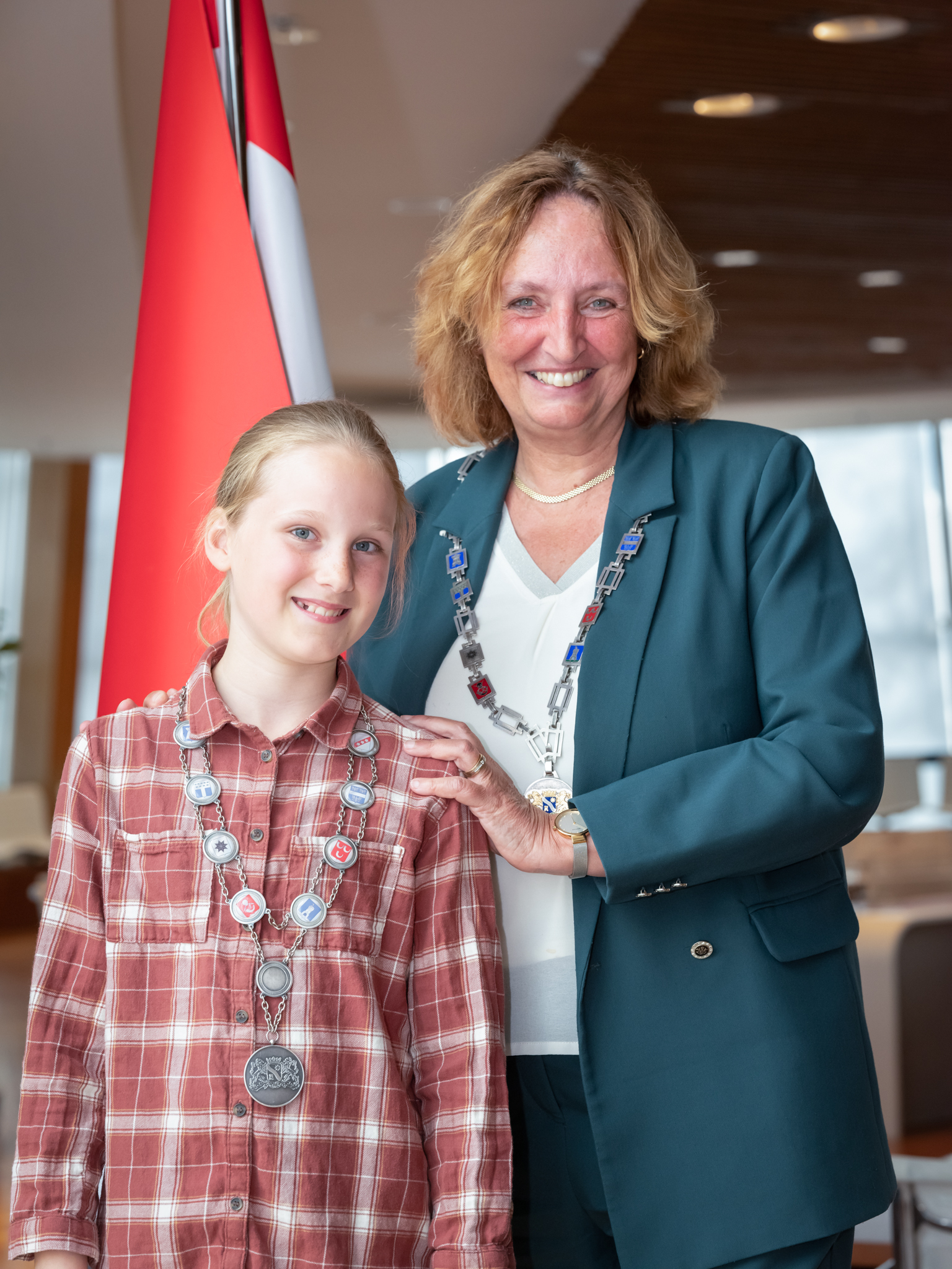 Kinderburgemeester Anne met Liesbeth Spies